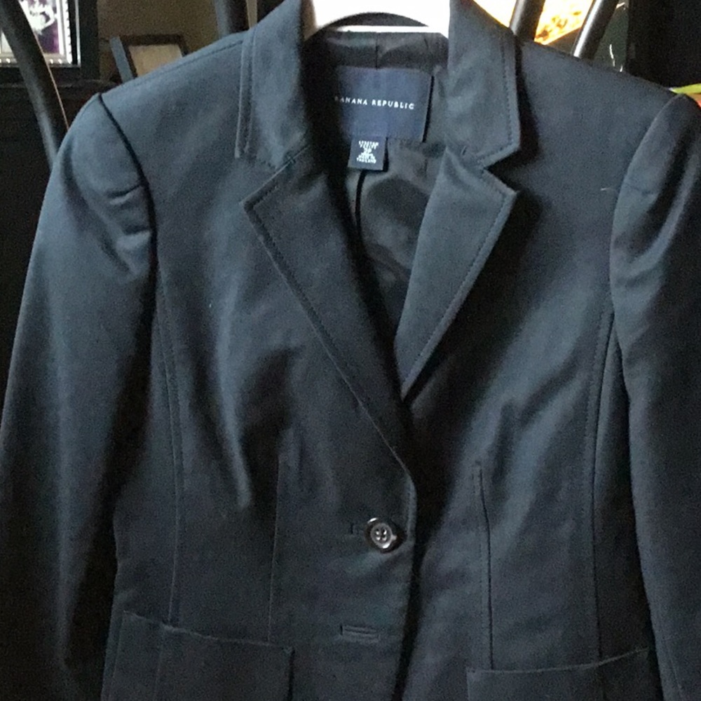 Black blazer  with padded shoulders   Excellent condition